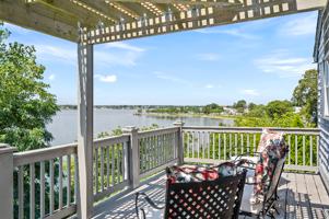 featured image of 240 Narragansett Ave #2