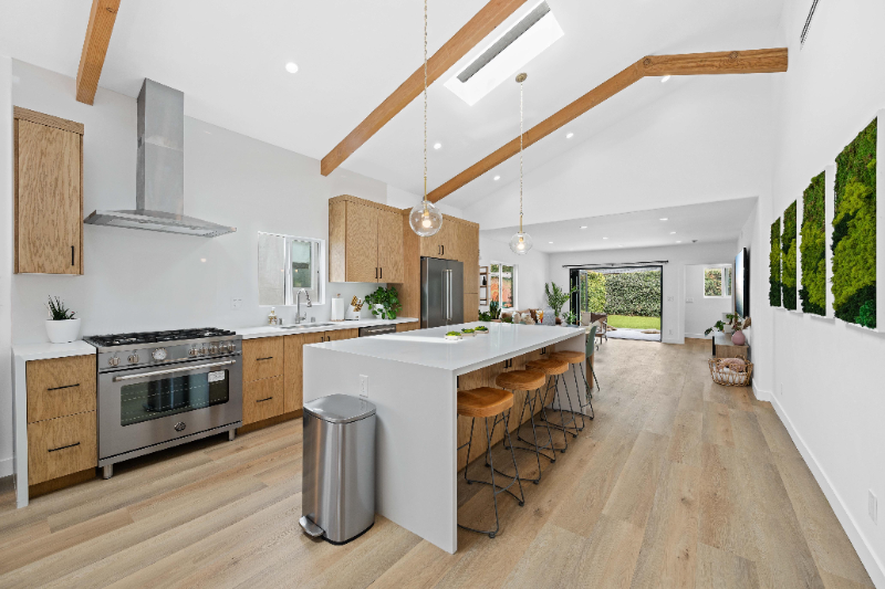 4258 Beethoven St - Photo 7 of 42