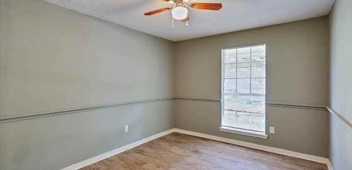 2128 Thousand Oaks Dr - Photo 3 of 10