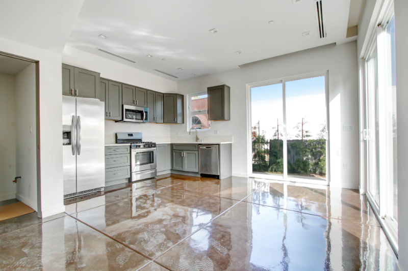 5407 Huntington Dr N - Photo 4 of 19