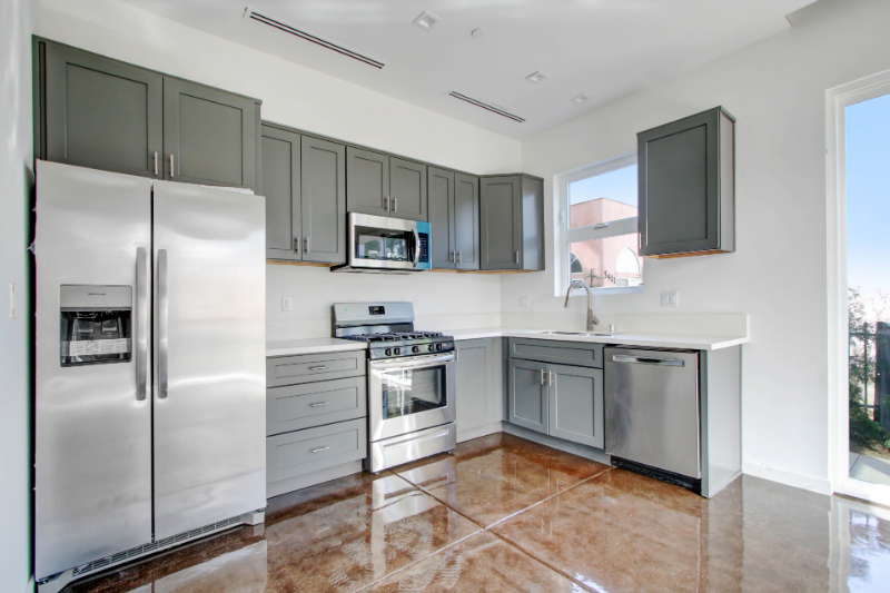 5407 Huntington Dr N - Photo 3 of 19