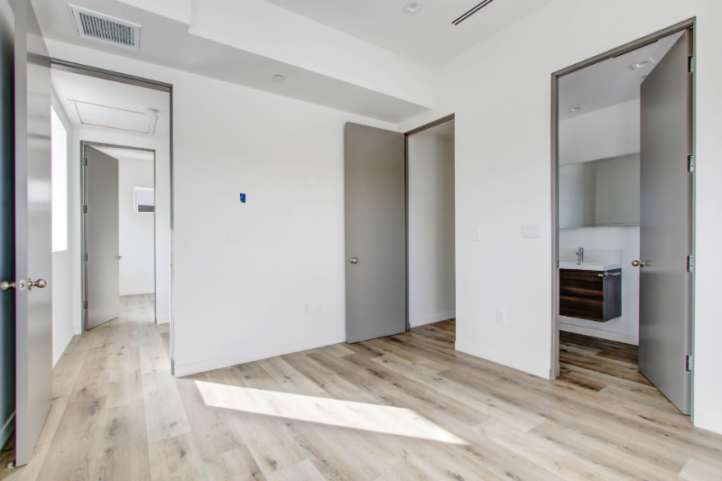 5407 Huntington Dr N - Photo 7 of 19