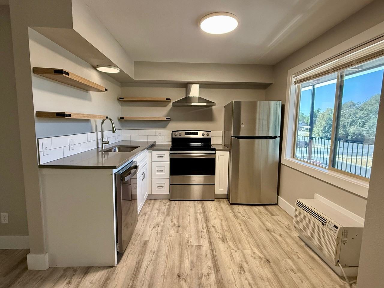 1608 E Mission Ave - Photo 2 of 7