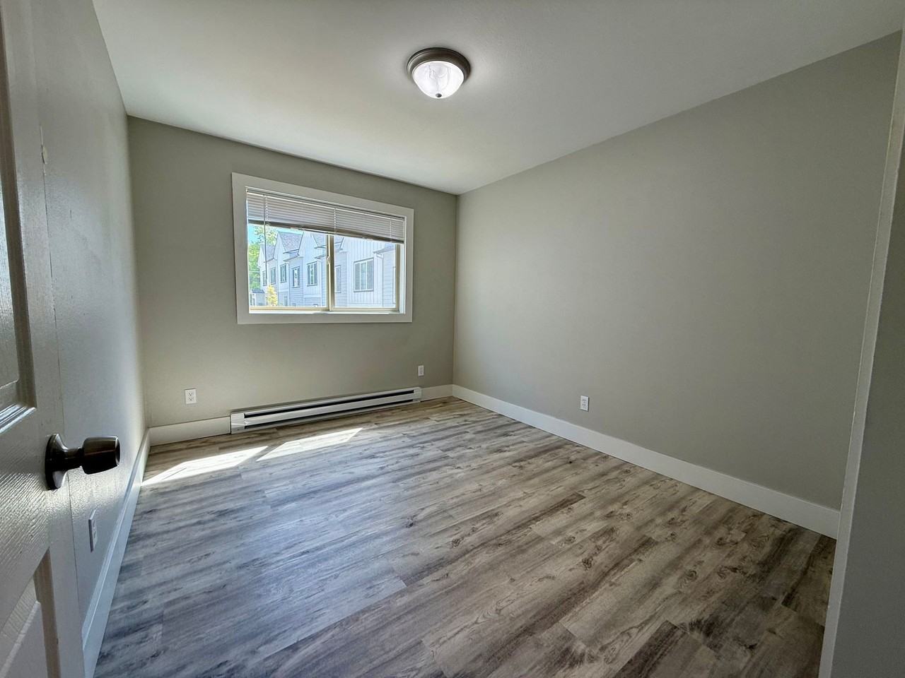 1608 E Mission Ave - Photo 5 of 7