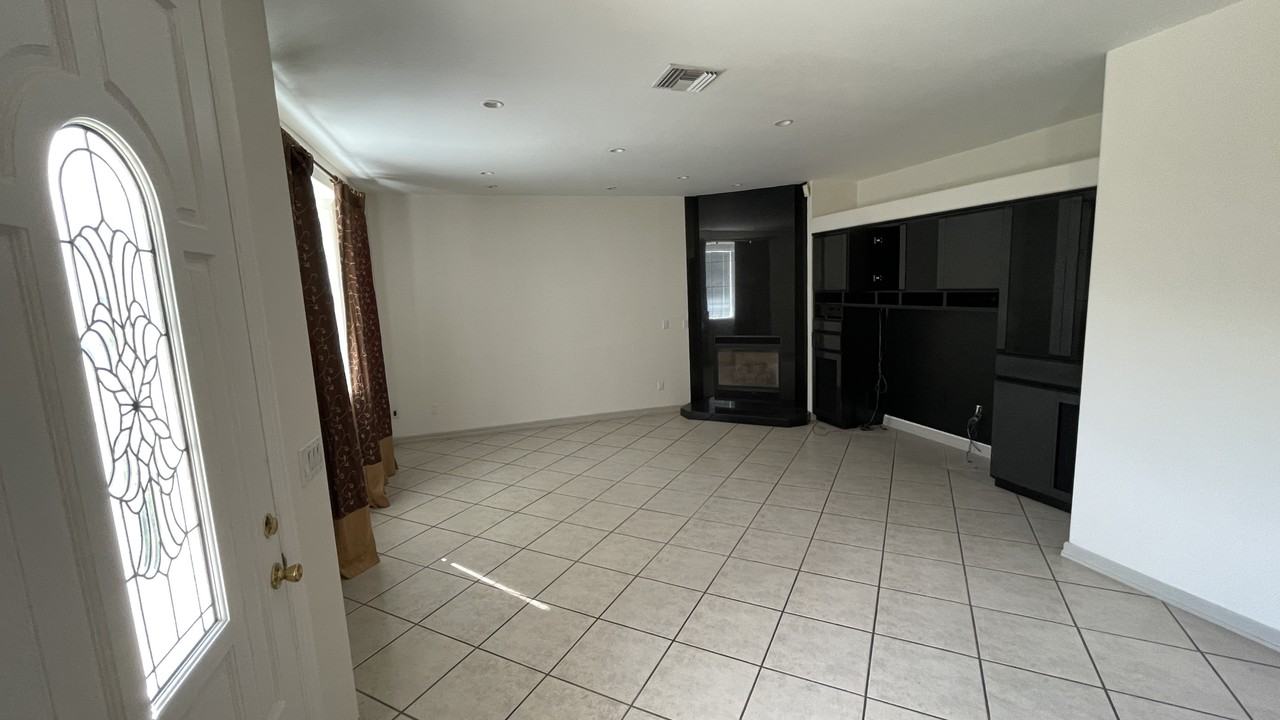 2545 Manhattan Ave #NA - Photo 2 of 9