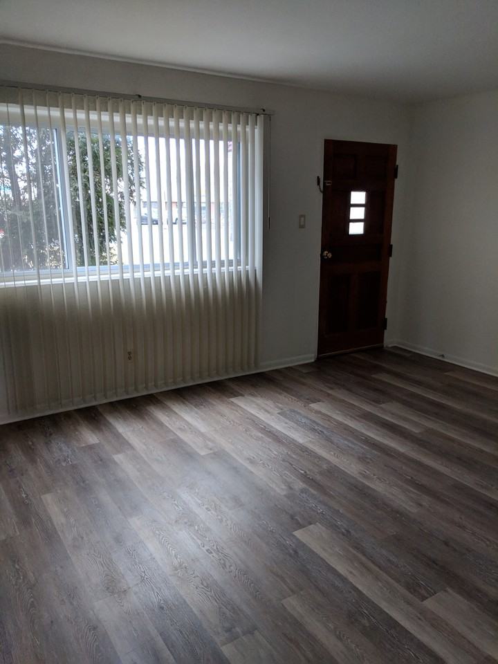 30114 Euclid Ave - Photo 2 of 6