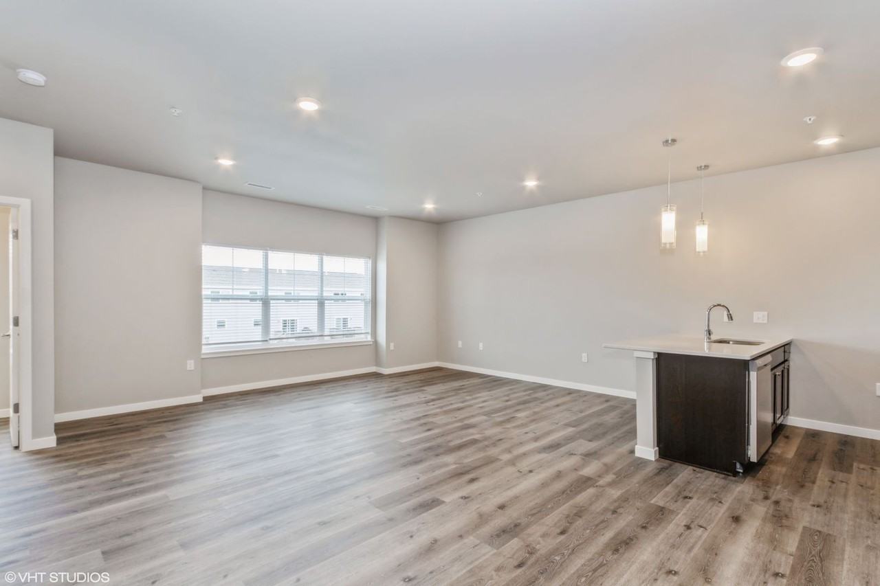 Big Ben Townhomes - Photo 2 of 11