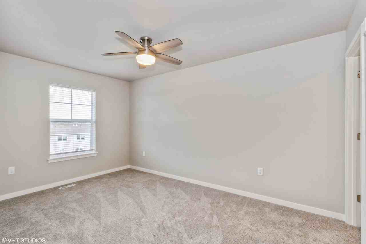Big Ben Townhomes - Photo 5 of 9