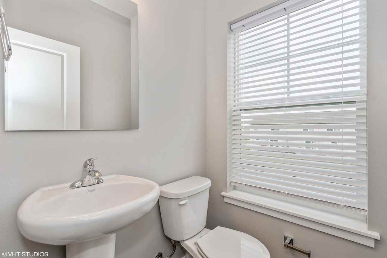 Big Ben Townhomes - Photo 4 of 11