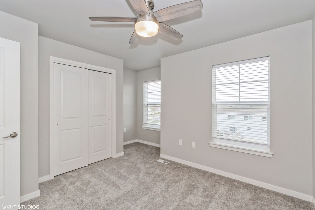 Big Ben Townhomes - Photo 6 of 11