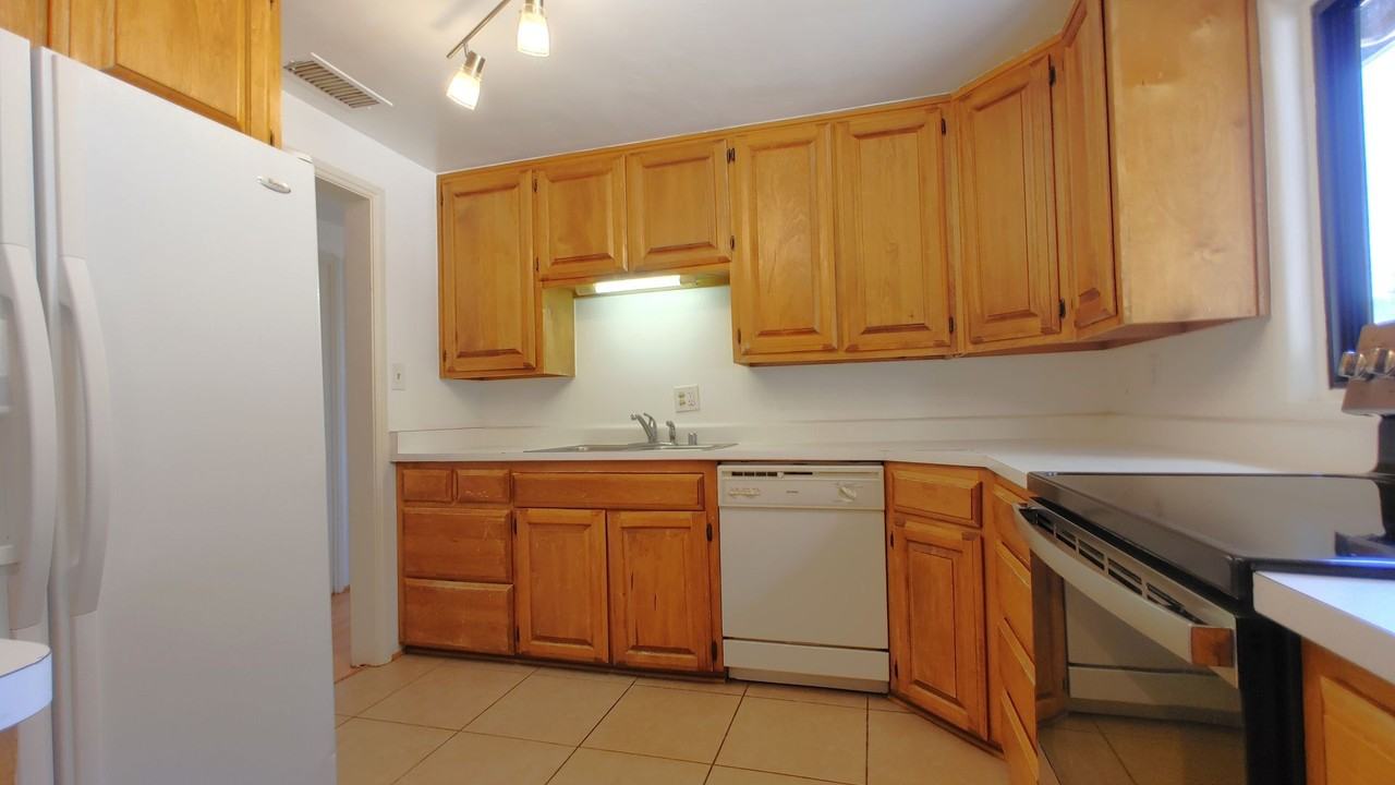 2834 La Veta Dr Ne - Photo 5 of 16