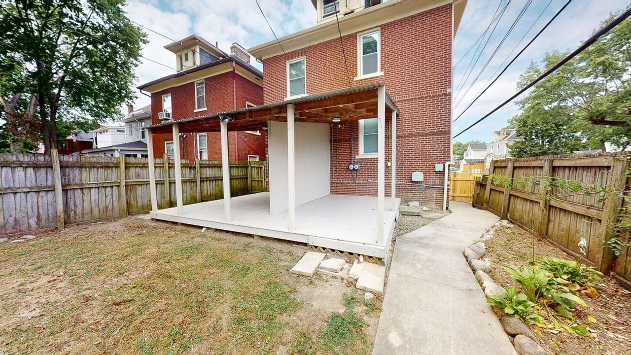 978 Linwood Avenue - Photo 3 of 27