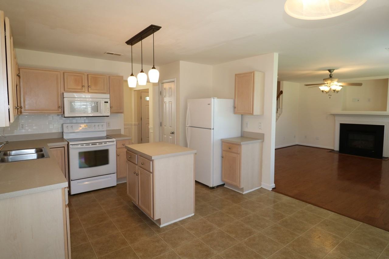 136 Silver Creek Trl - Photo 2 of 18