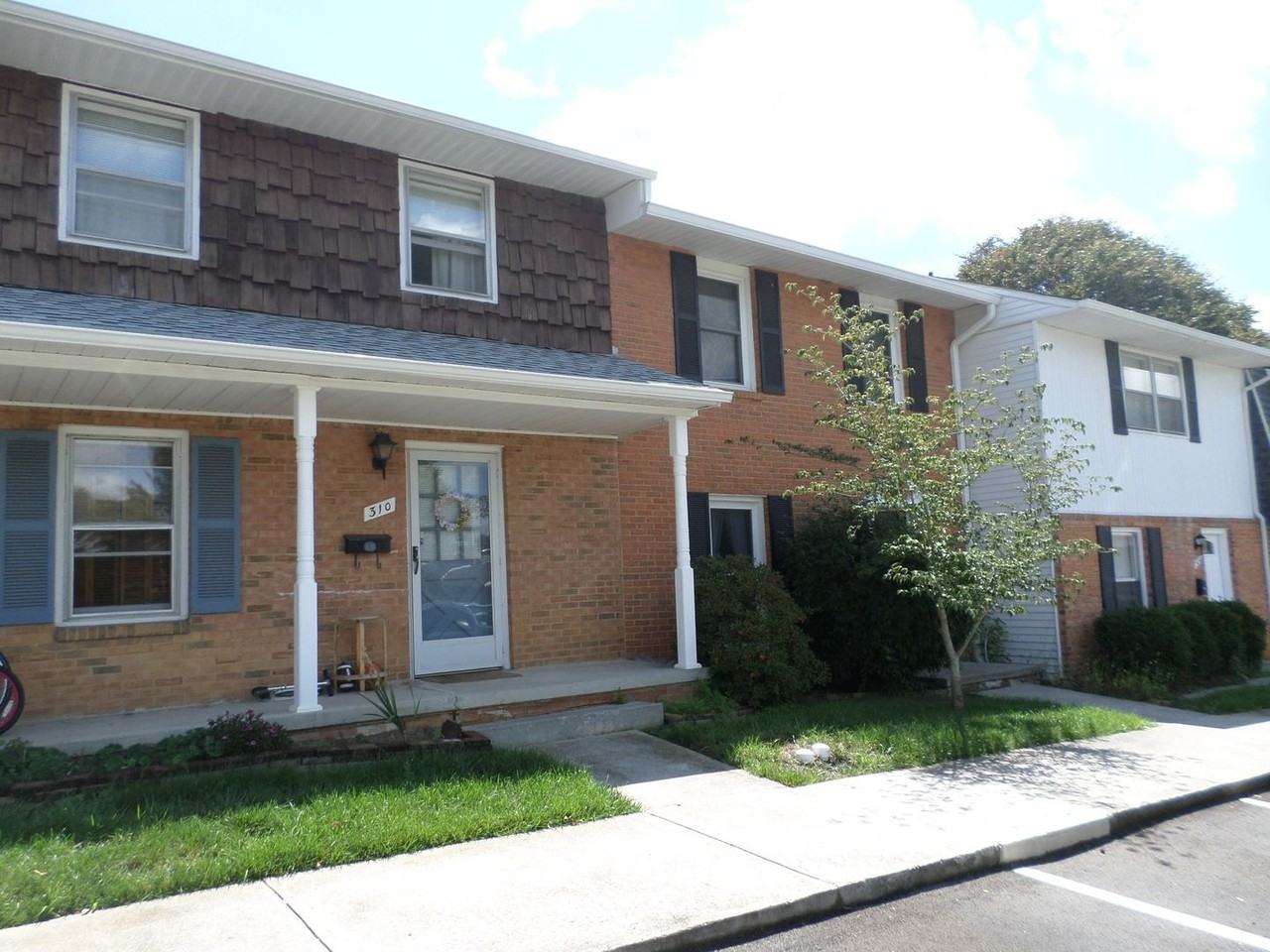 310 Loudon Rd - Photo 3 of 4
