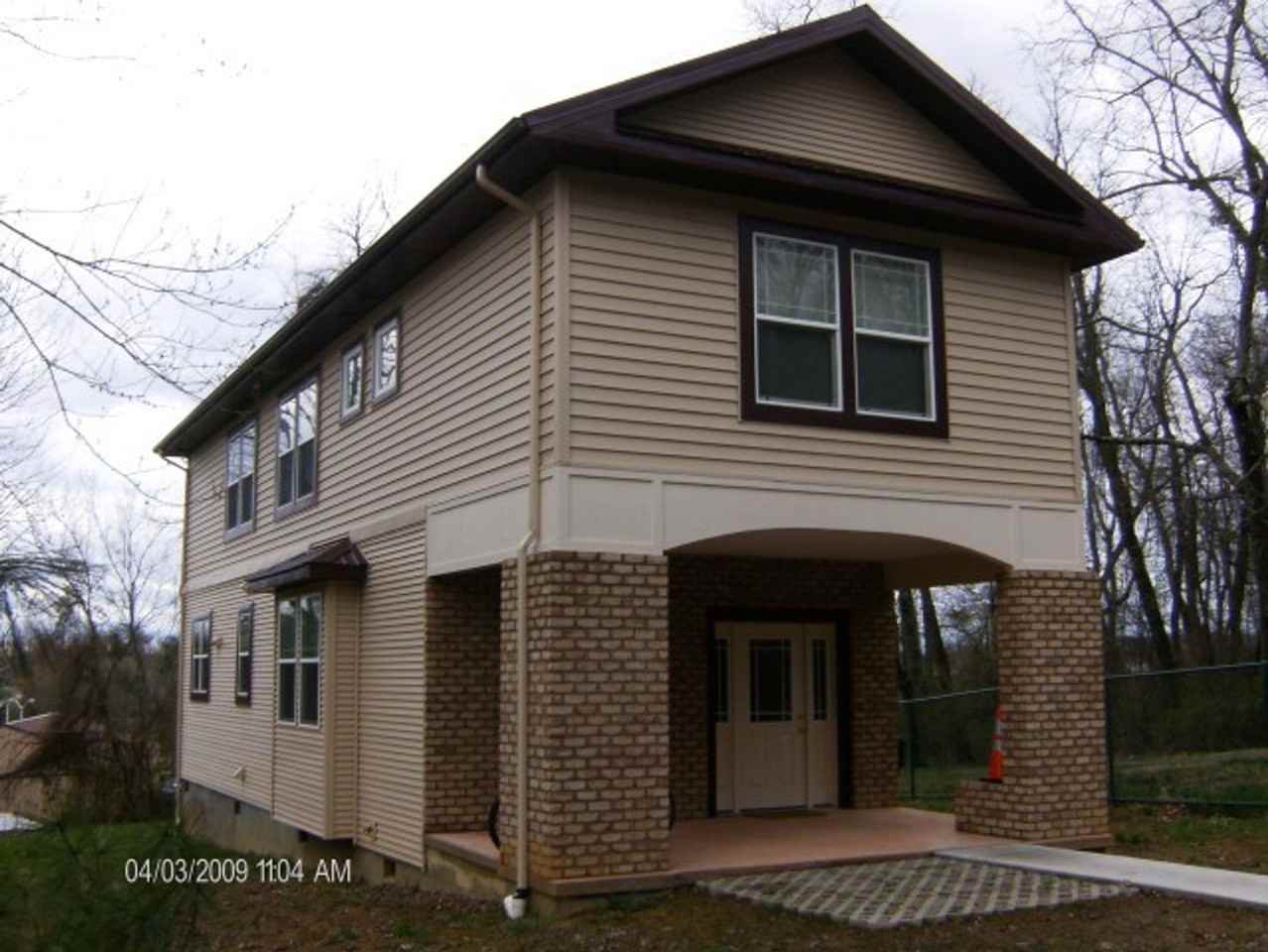 625 Green St - Photo 2 of 23