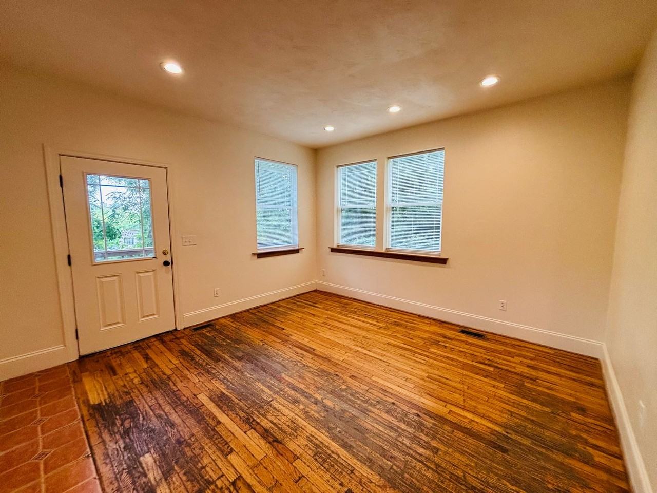 625 Green St - Photo 3 of 23