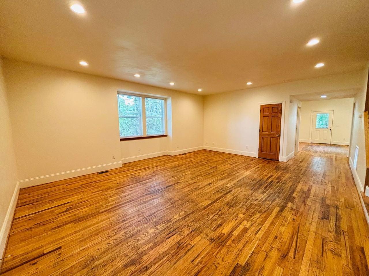 625 Green St - Photo 4 of 23