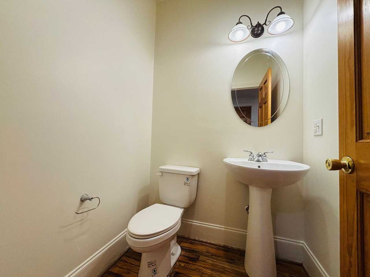 625 Green St - Photo 6 of 23