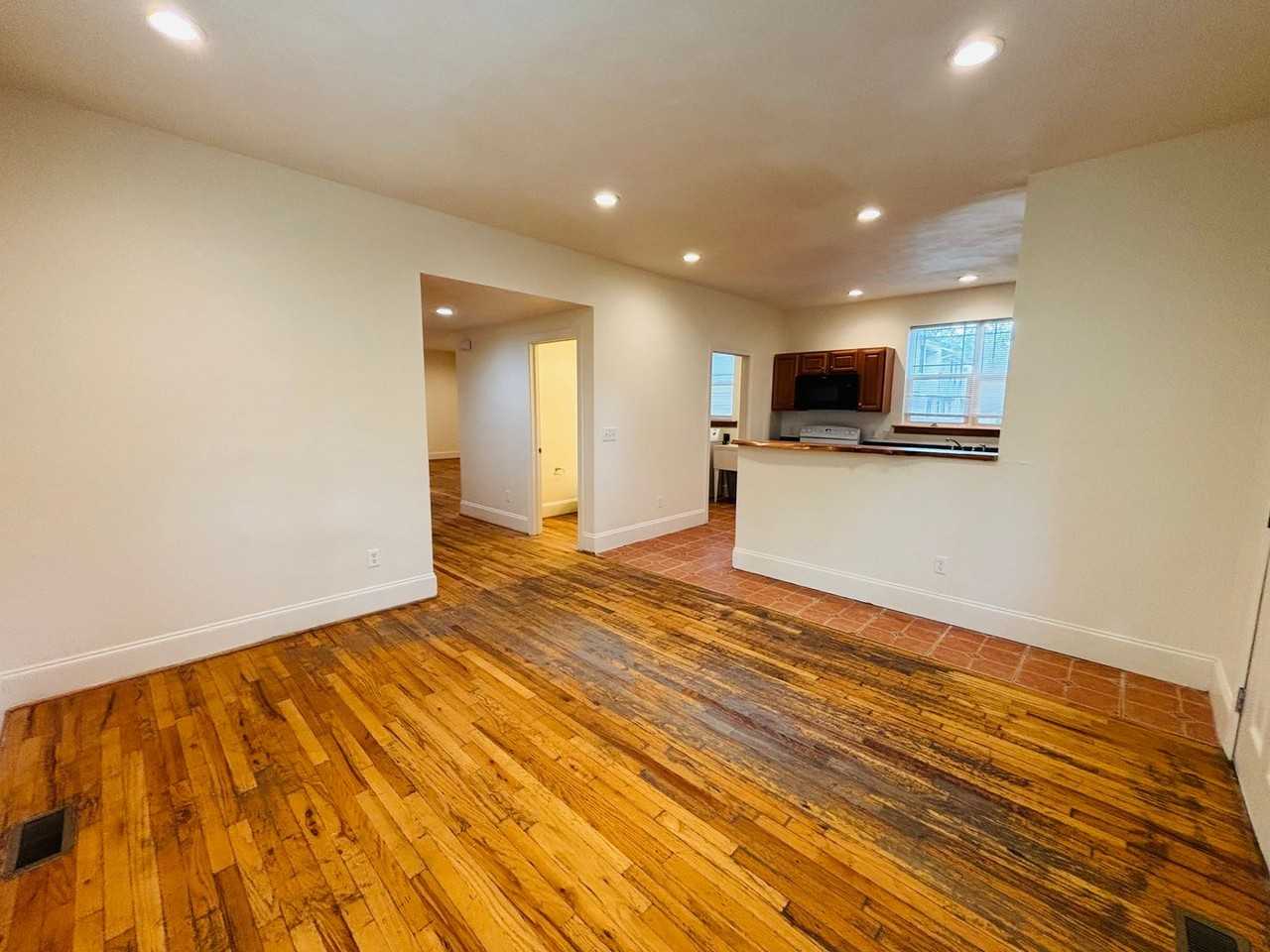 625 Green St - Photo 7 of 23