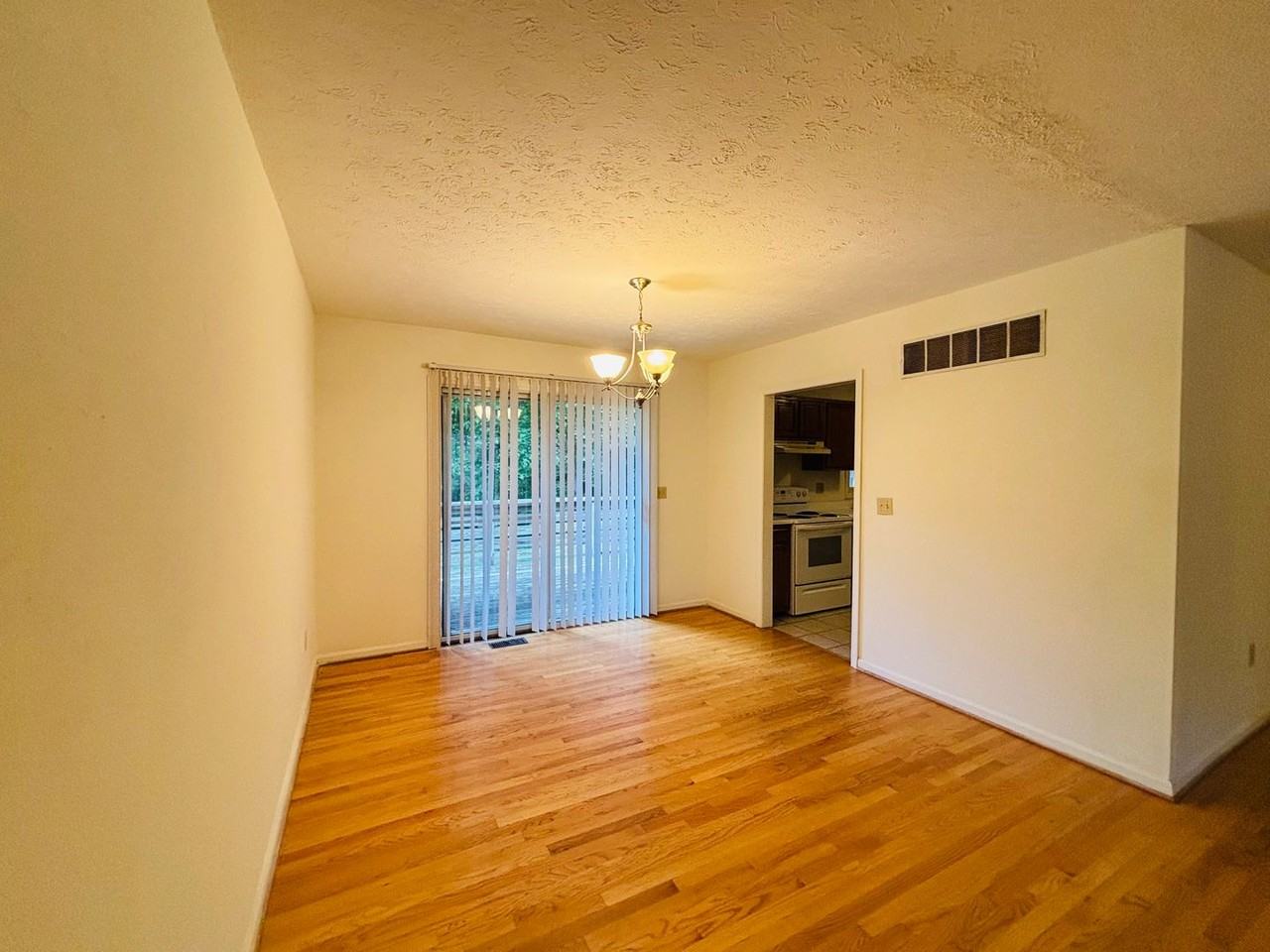 315 Sunset Blvd - Photo 4 of 20