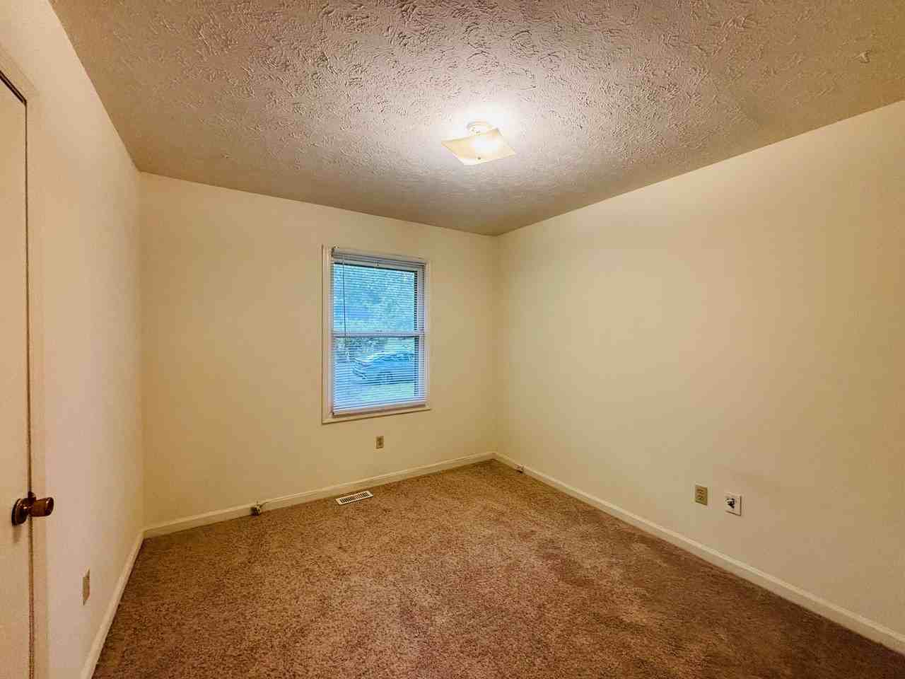 315 Sunset Blvd - Photo 7 of 20