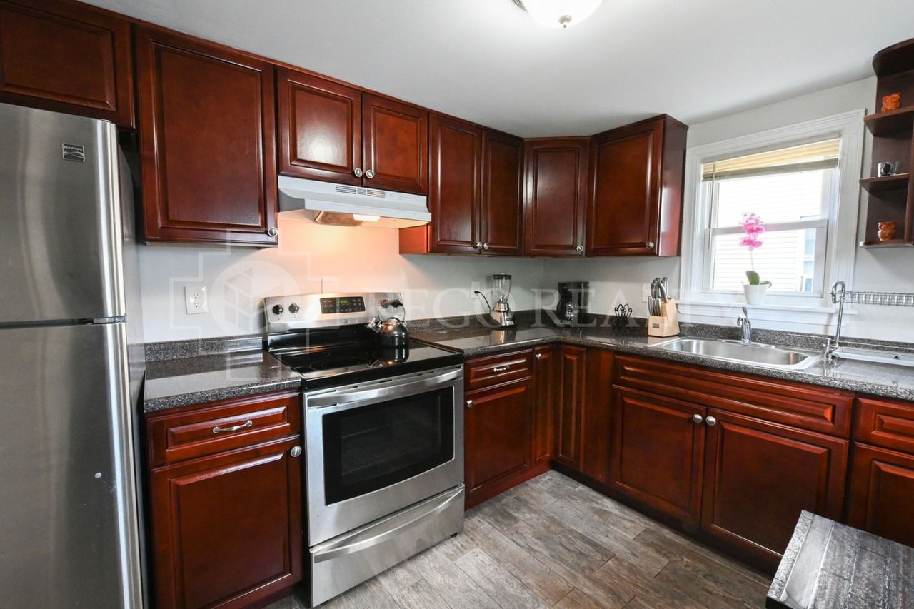 24 Roger St - Photo 5 of 15
