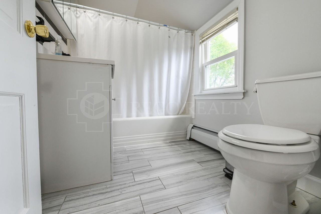 24 Roger St - Photo 4 of 15