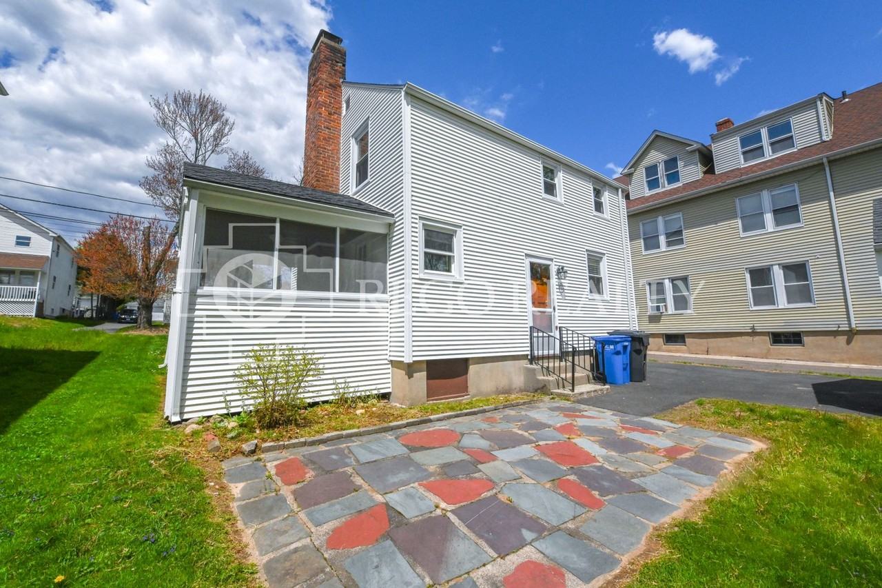 24 Roger St - Photo 6 of 15