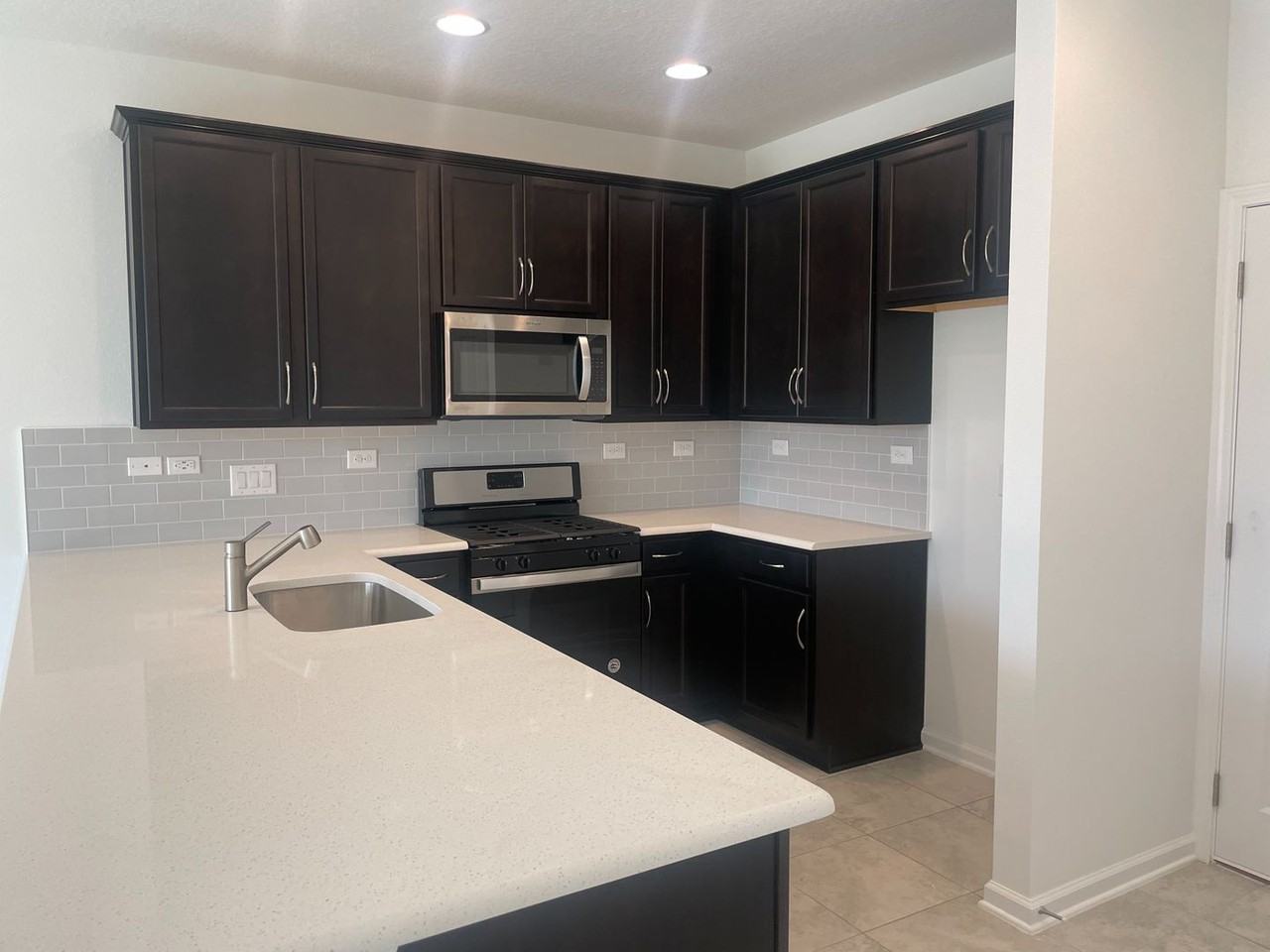 40 Pinebury Ln - Photo 5 of 13
