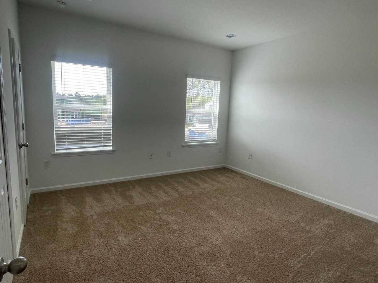 40 Pinebury Ln - Photo 6 of 13