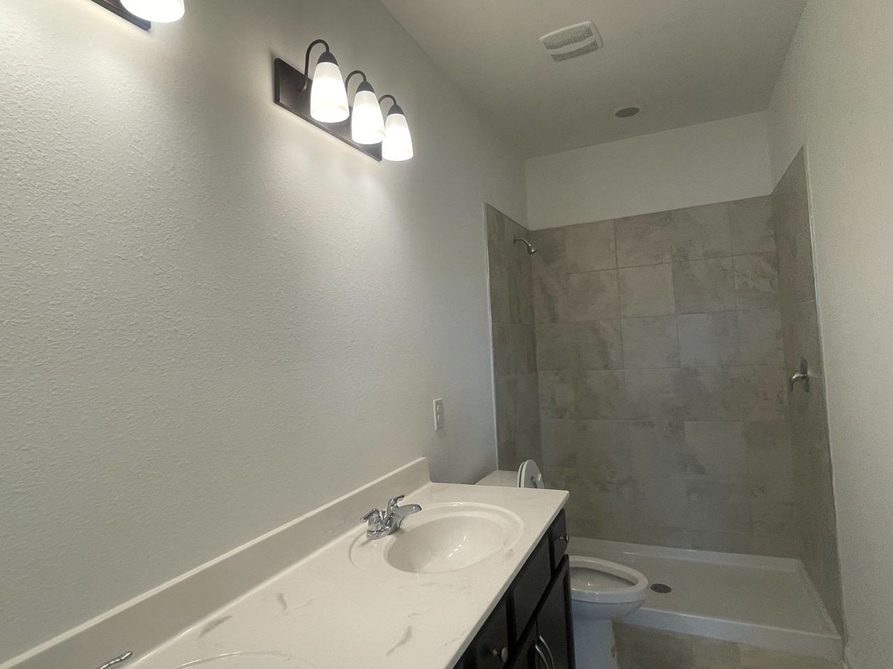 40 Pinebury Ln - Photo 7 of 13