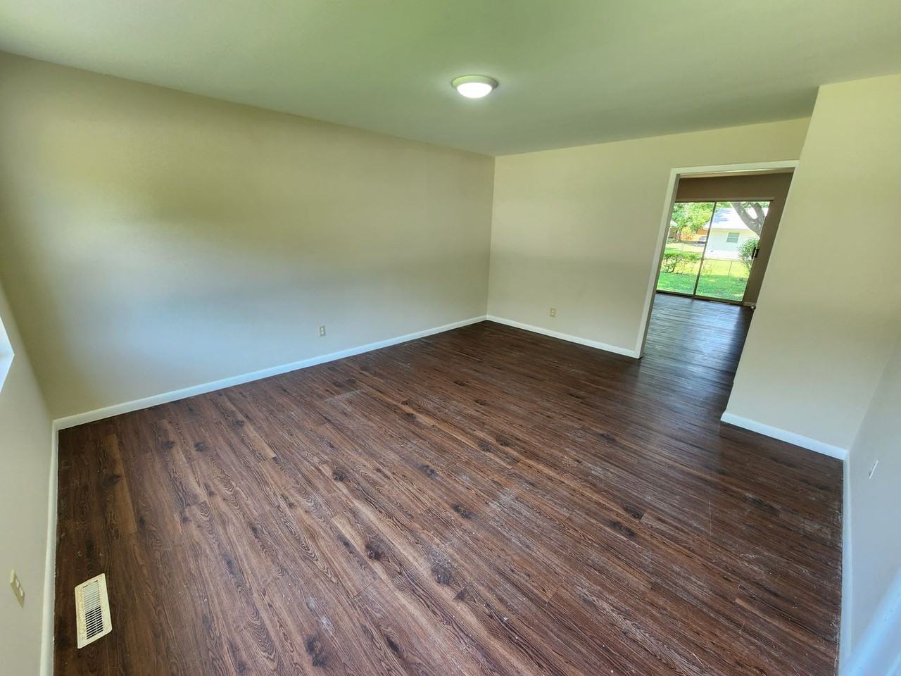 1133 E Edgewood St - Photo 3 of 31