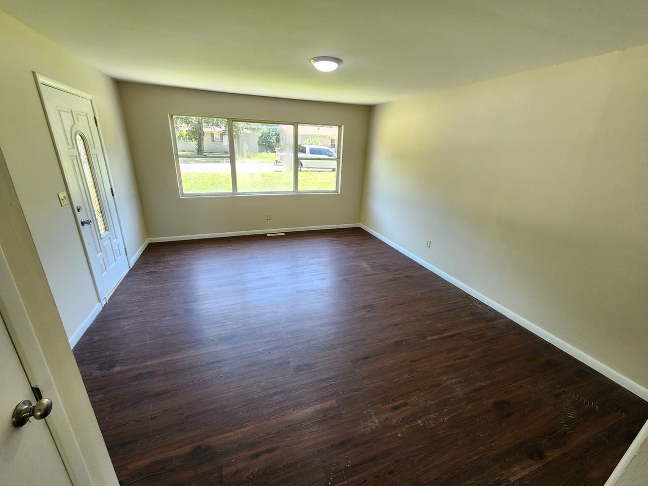 1133 E Edgewood St - Photo 4 of 31