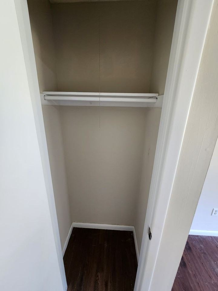 1133 E Edgewood St - Photo 5 of 31