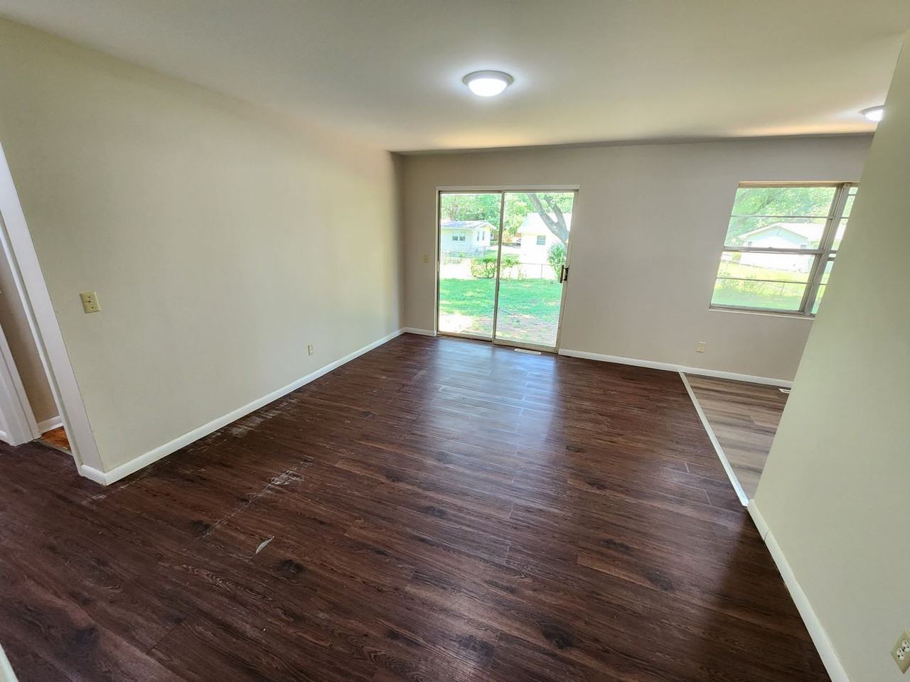 1133 E Edgewood St - Photo 6 of 31