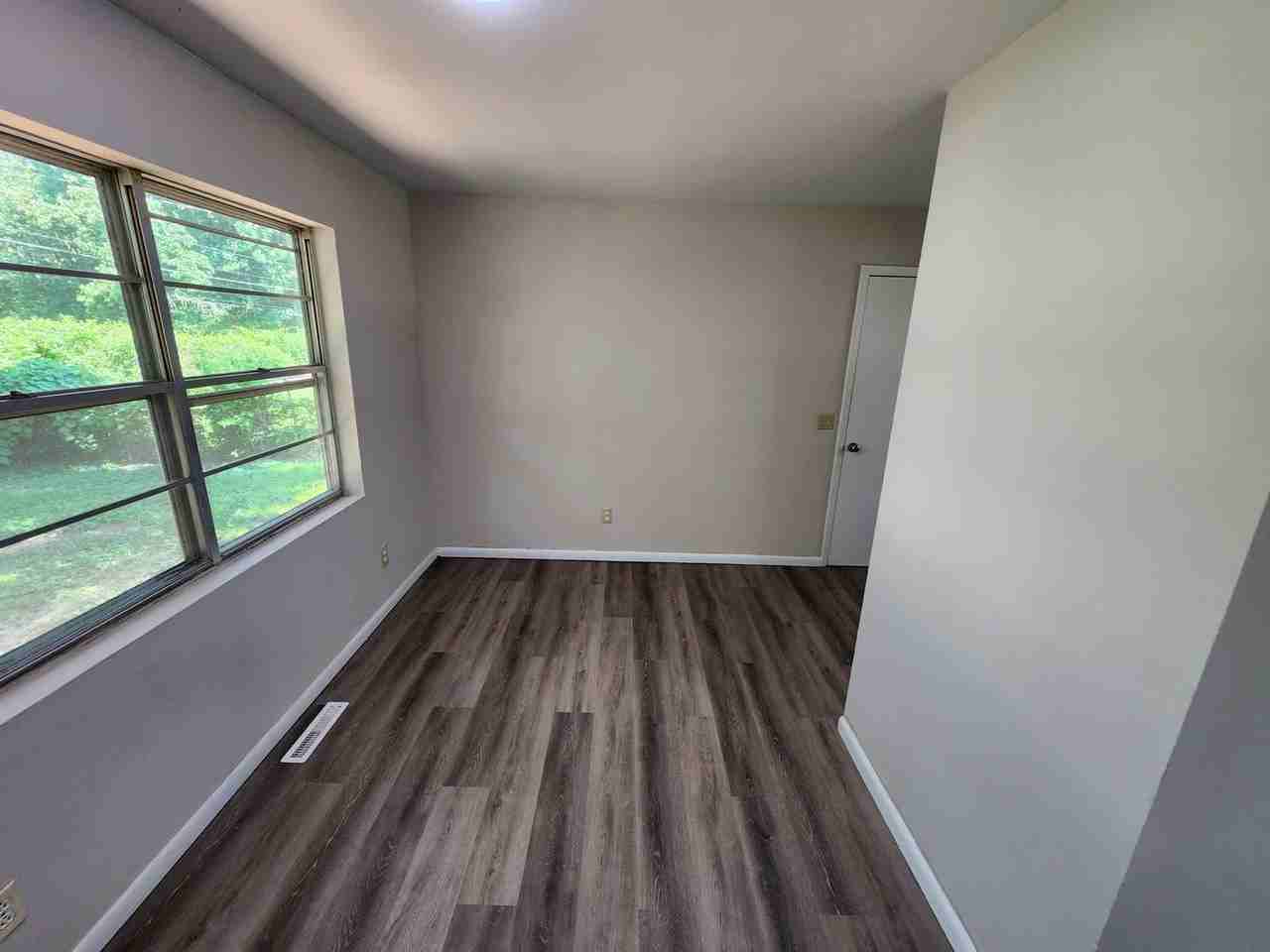 1133 E Edgewood St - Photo 7 of 31