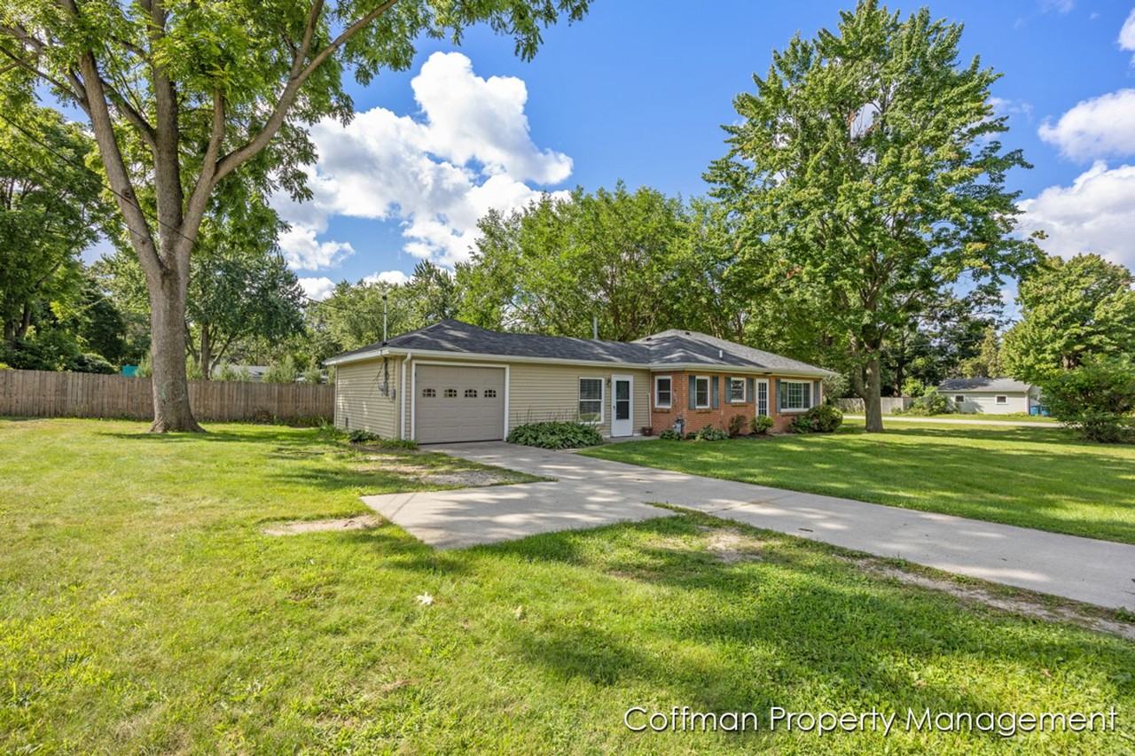 2242 Valentine Blvd Ne - Photo 2 of 20