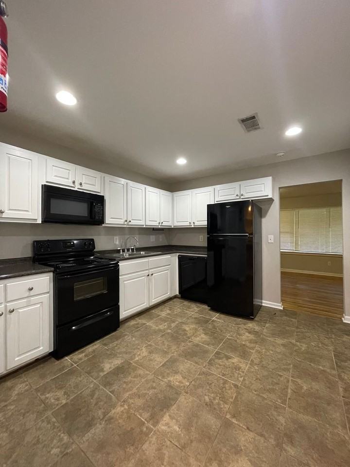 311 Whetstone Dr - Photo 4 of 14