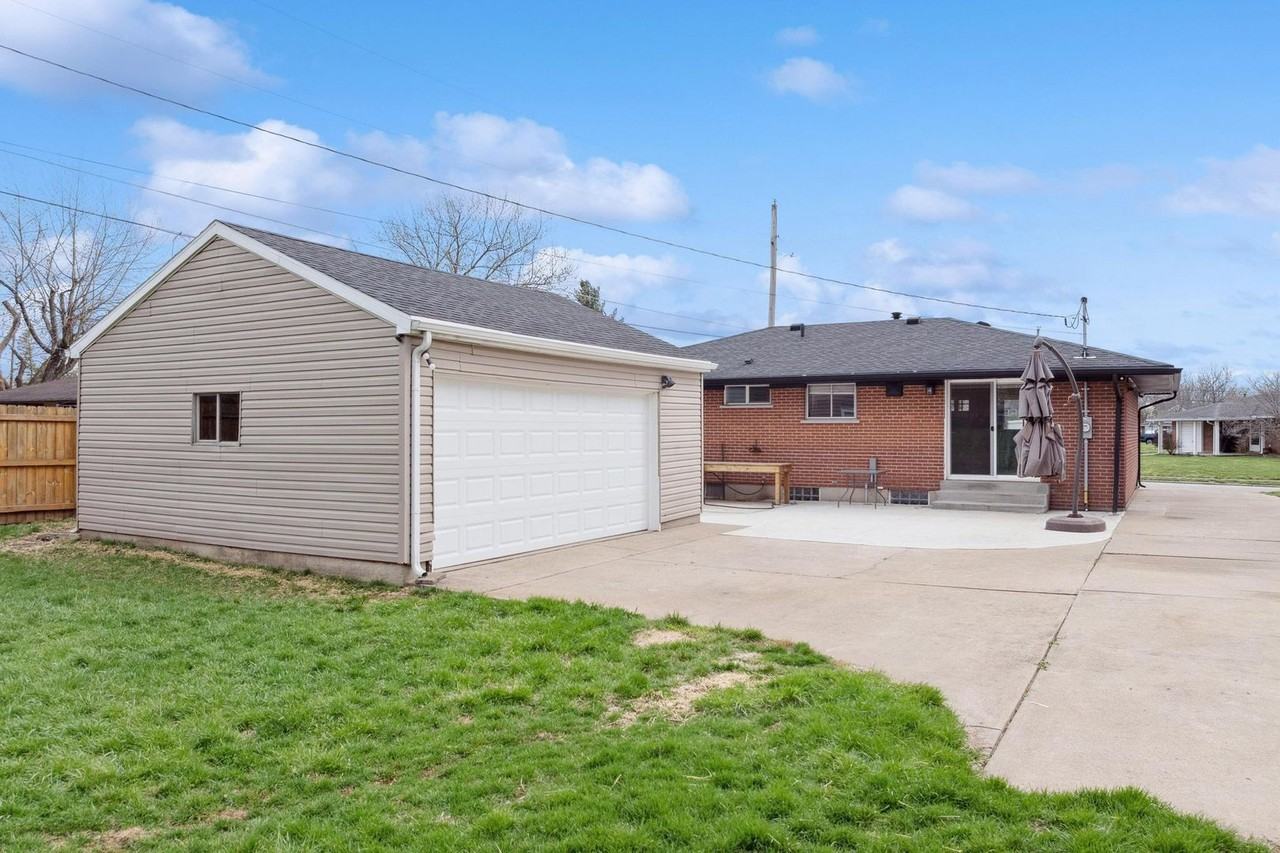 2 Marshall Ave - Photo 3 of 31