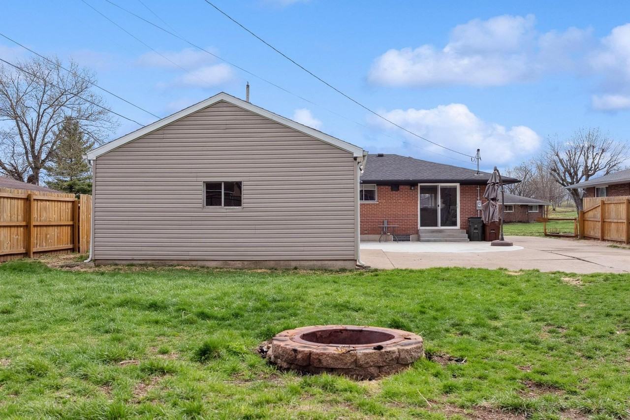 2 Marshall Ave - Photo 4 of 31