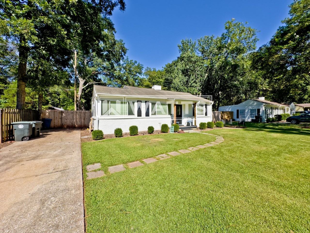 616 Royal St - Photo 2 of 23