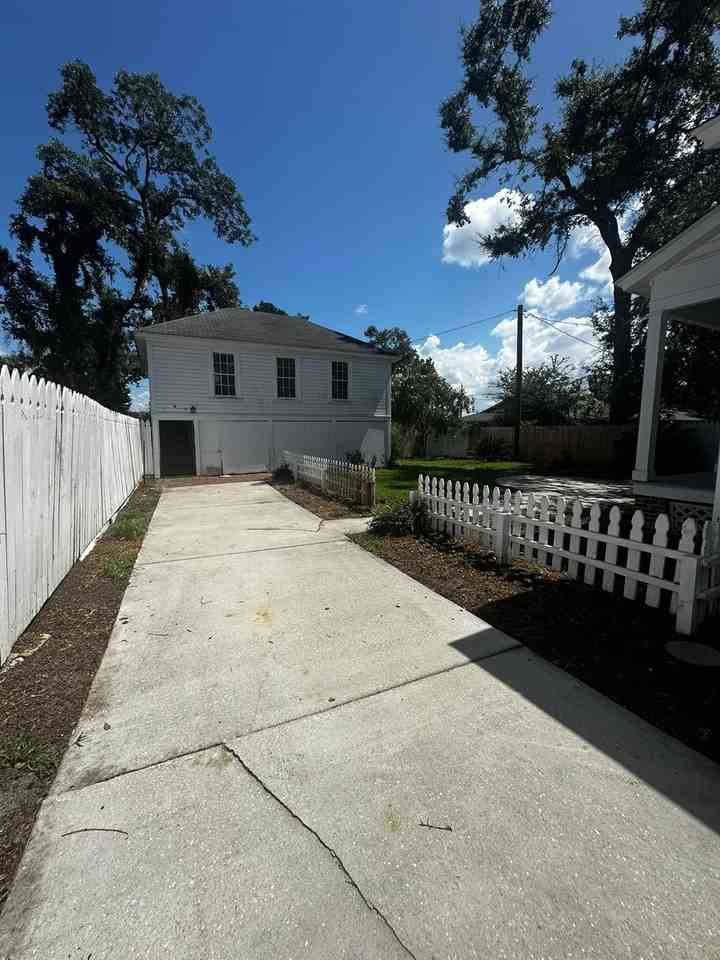 105 E North St - Photo 2 of 17