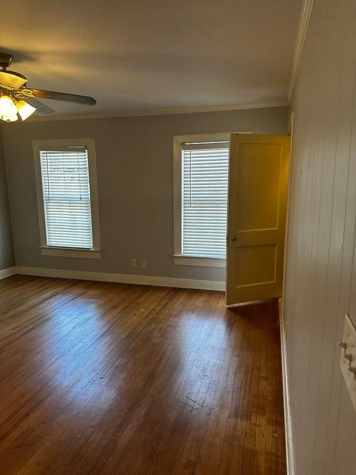 105 E North St - Photo 6 of 17