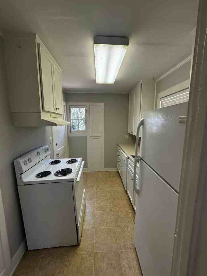 105 E North St - Photo 7 of 17