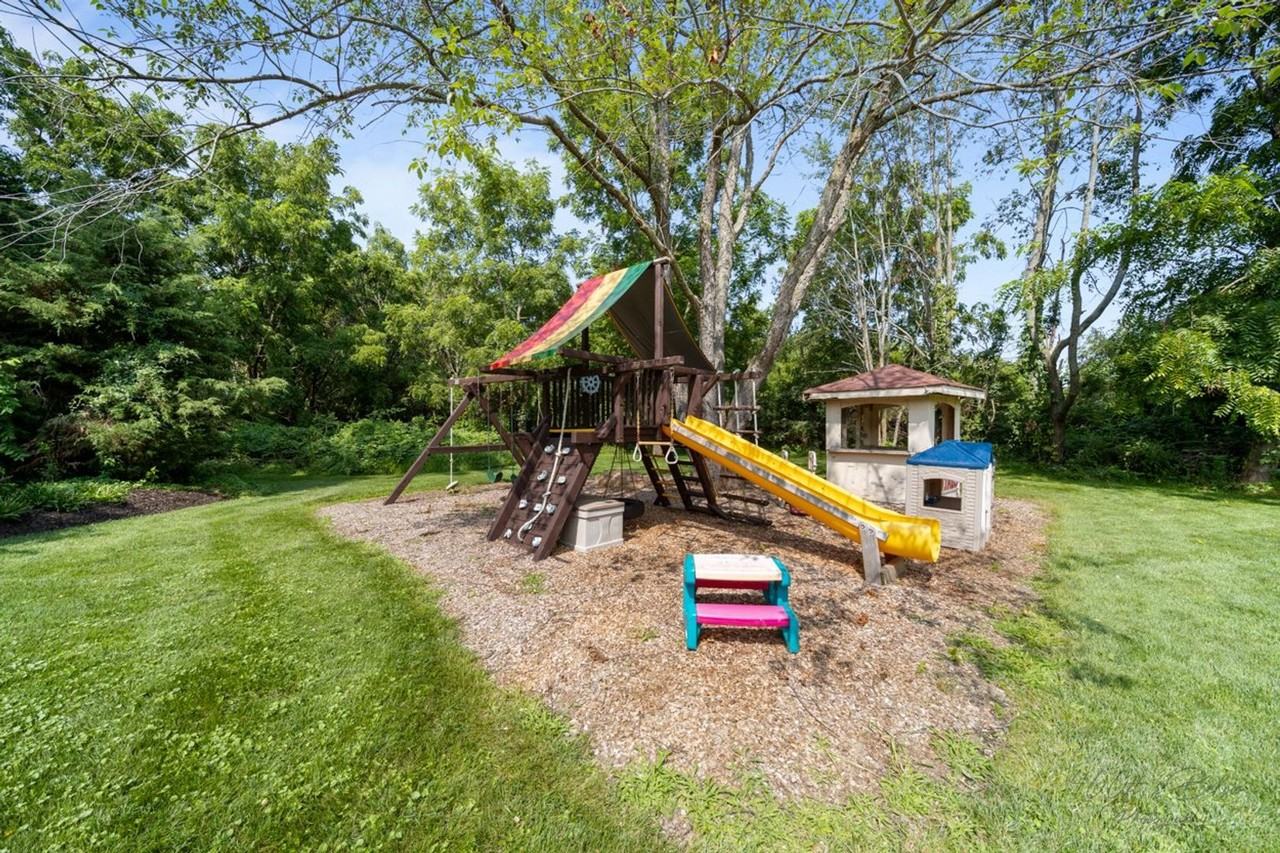 1144 Rolling Ln - Photo 5 of 17