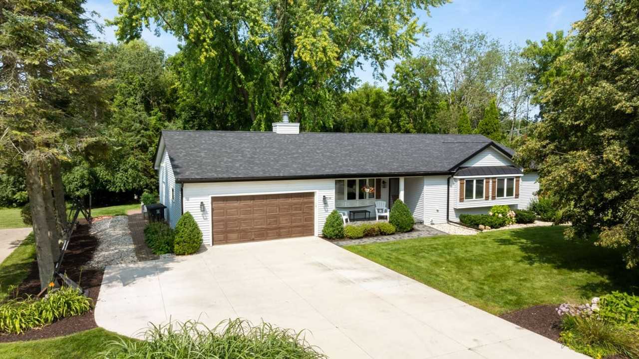 1144 Rolling Ln - Photo 7 of 17