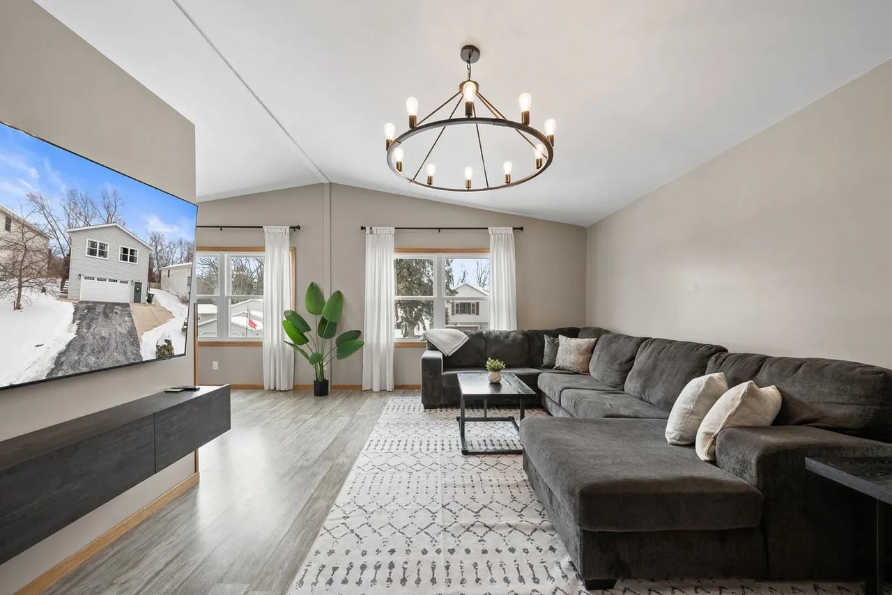 960 Rhyners Ln - Photo 2 of 10