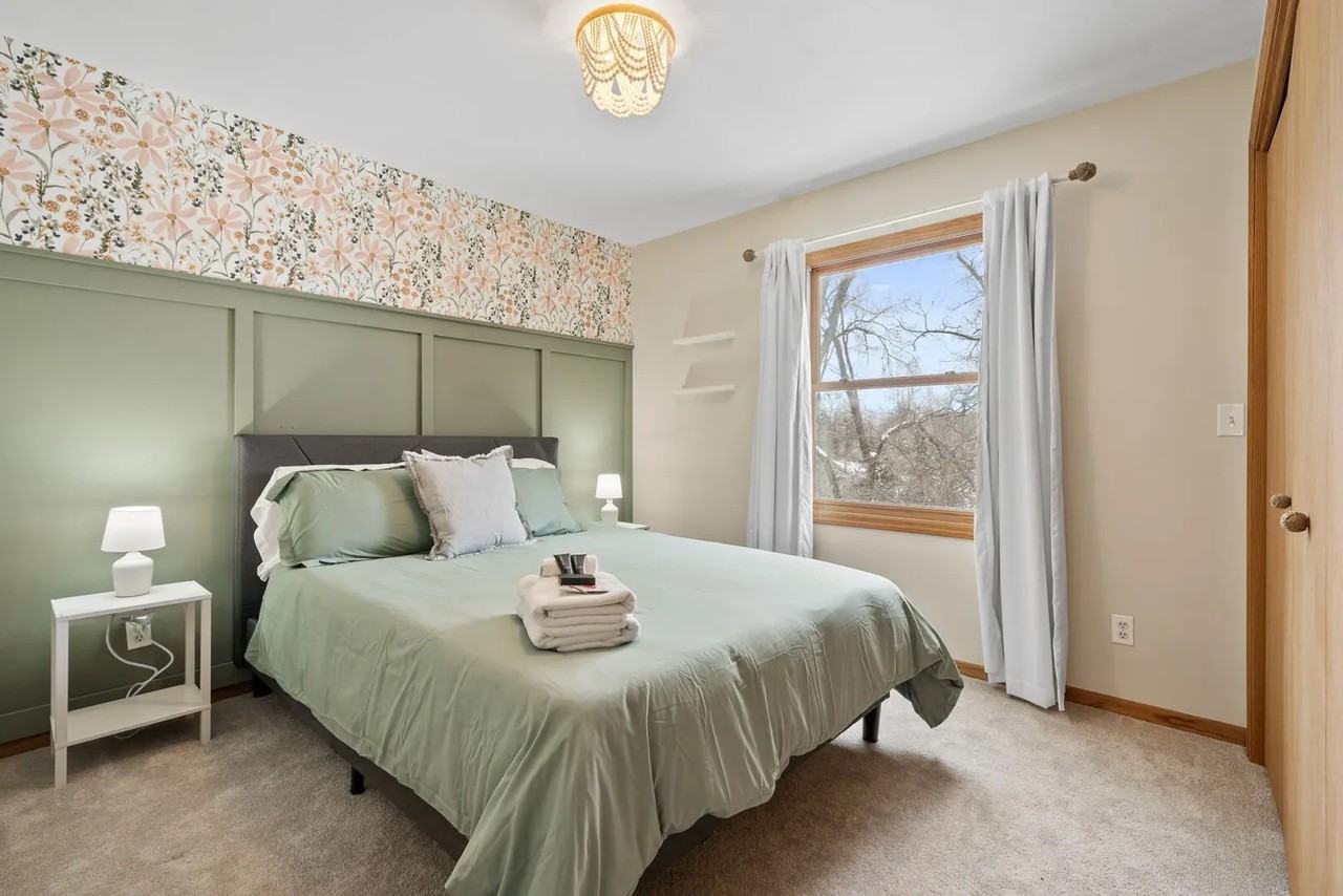 960 Rhyners Ln - Photo 3 of 10