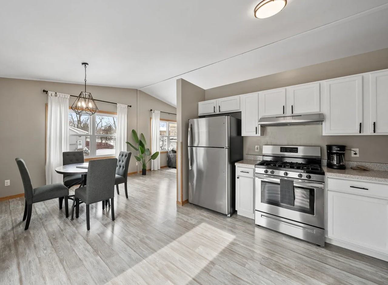 960 Rhyners Ln - Photo 4 of 10