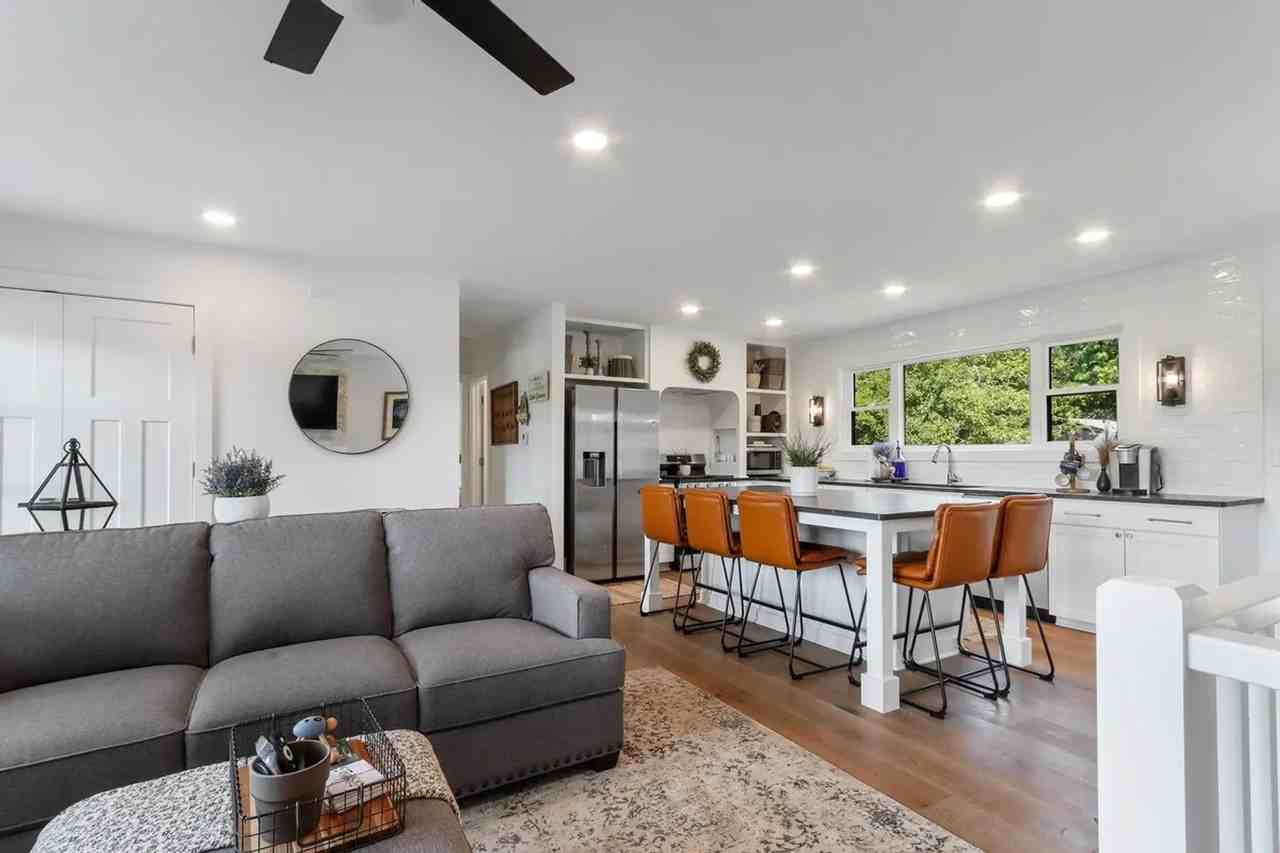 190 Dewey Ave - Photo 3 of 14